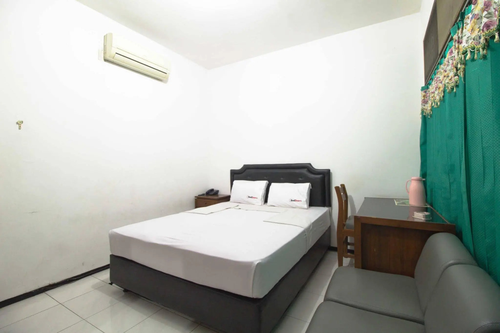 RedDoorz Dukuh Kupang