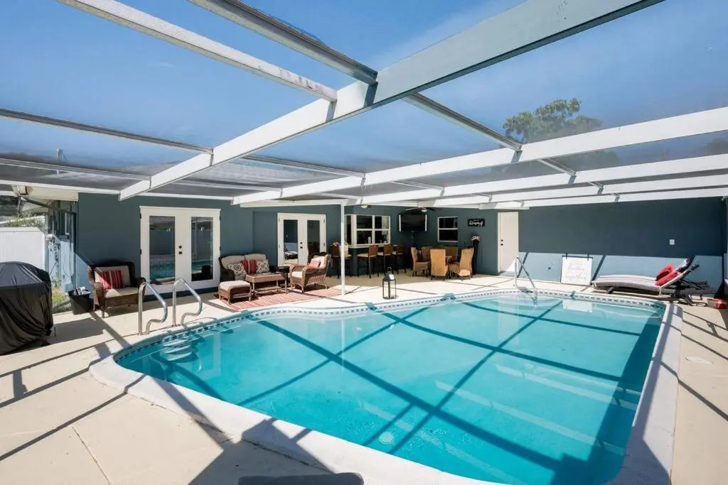 Elegant Heated Pool Home 12 minutes to the beaches of Anna Maria Island and IMG Academy