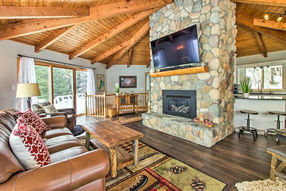 Waterfront Gull Lake w/ Dock: Family Friendly