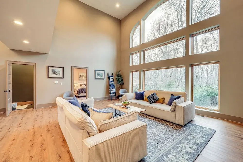 Group Getaway! 8,000-sq-ft Gem, Arcade + Theater