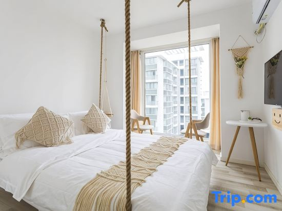 Listen to sea small building homestay
