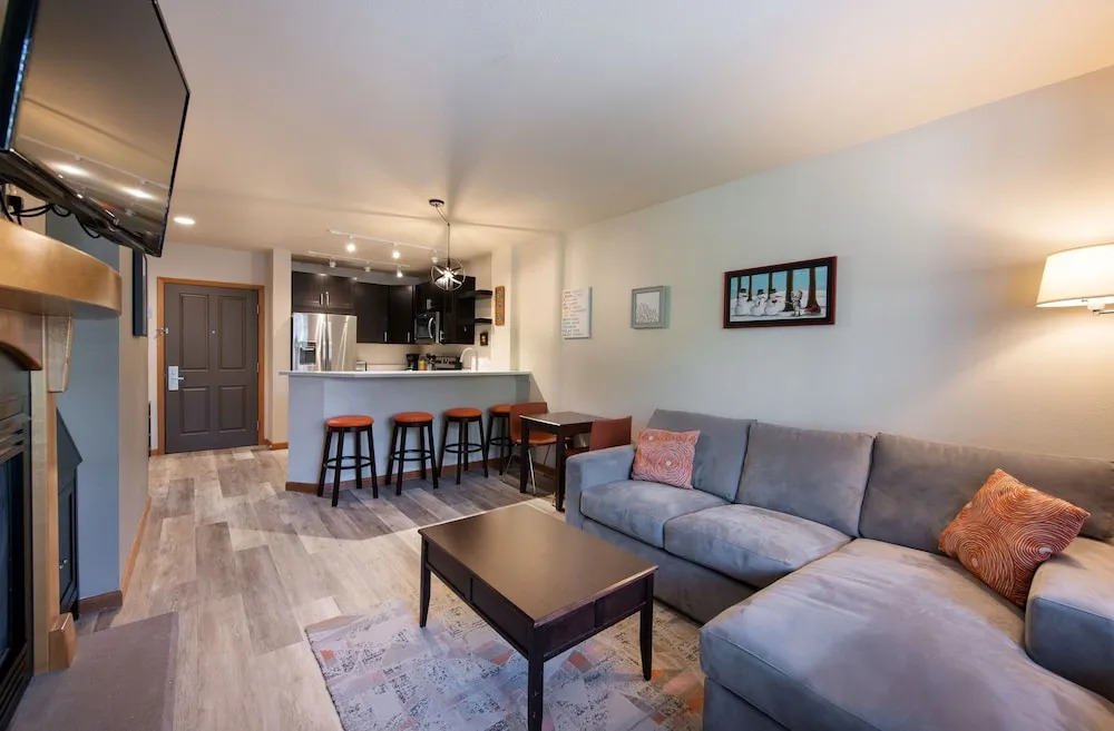 Contemporary Condo Easy Access to Slopes and the Village - Zephyr Mountain Lodge Premium-Rated 1102
