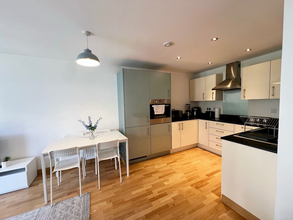 Modern 2-bed Dartford - Free Parking & Fast Wifi