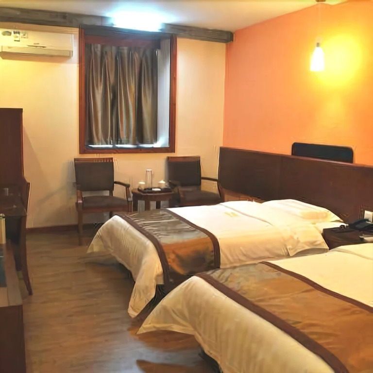 Homey Hotel