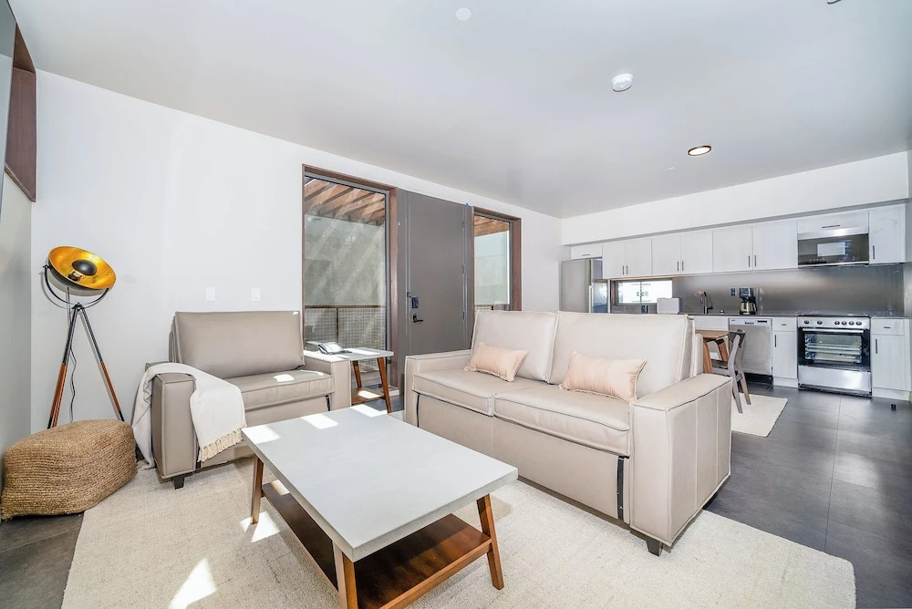 City24 Condo Hotel Little Italy Mission Hills