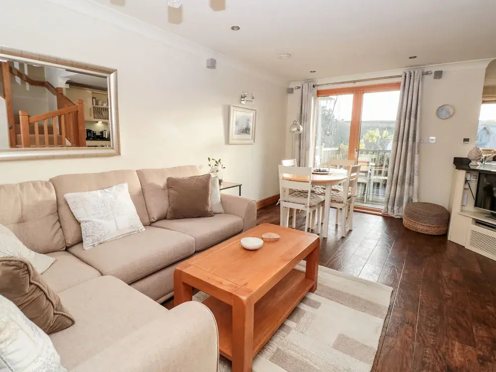 1 Coachmans Cottage, Hillfield Village