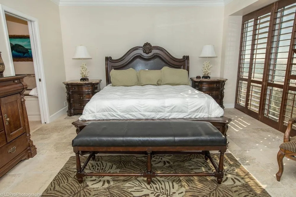 Oceania 407 3 Bedroom Condo by RedAwning