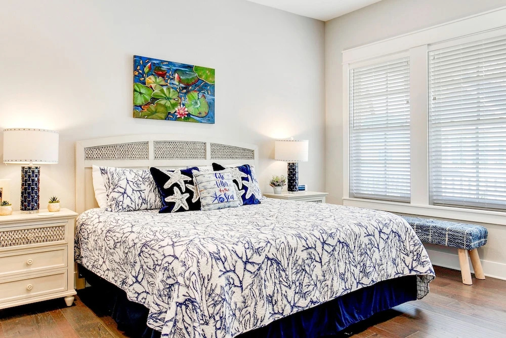 New Listing! Brand-new All-suite Poolside Oasis 3 Bedroom Townhouse