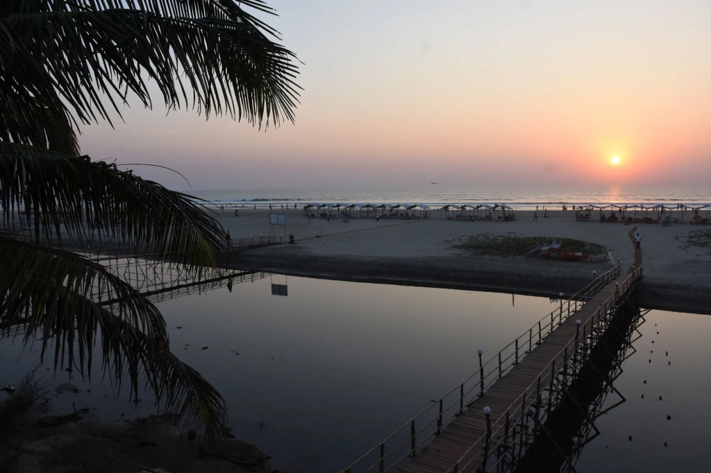Sunset & Waves Resort