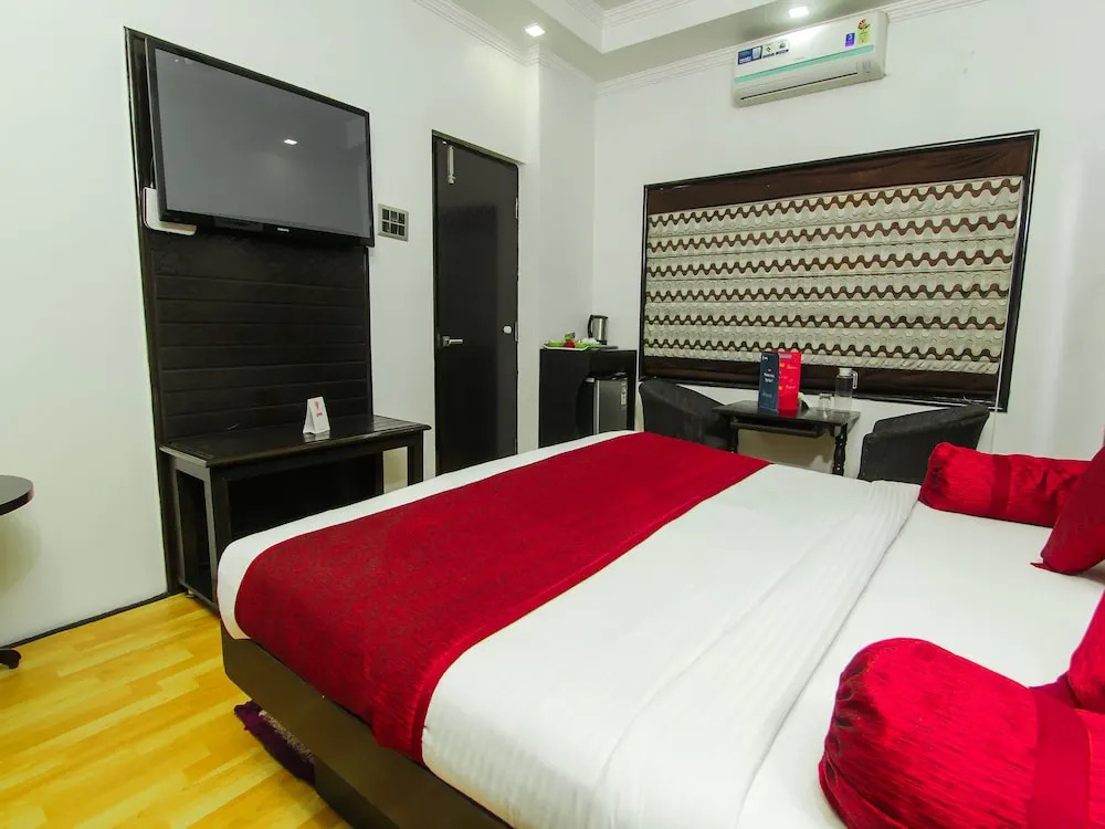 OYO 9242 Le-Leisure Hotel