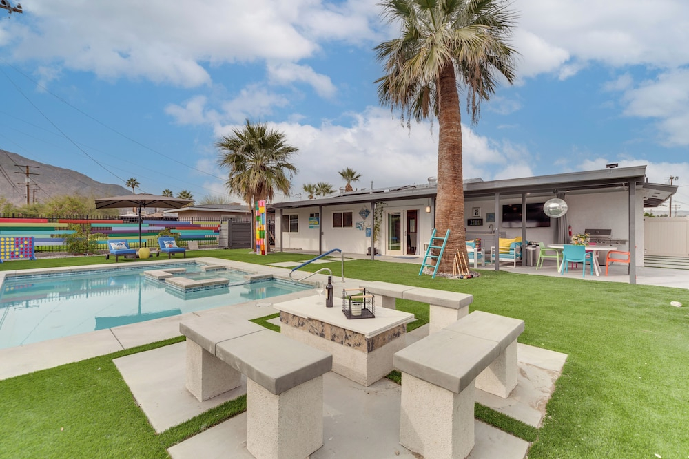 Luxurious Snowbird Haven 3 Mi to Dtwn Palm Springs