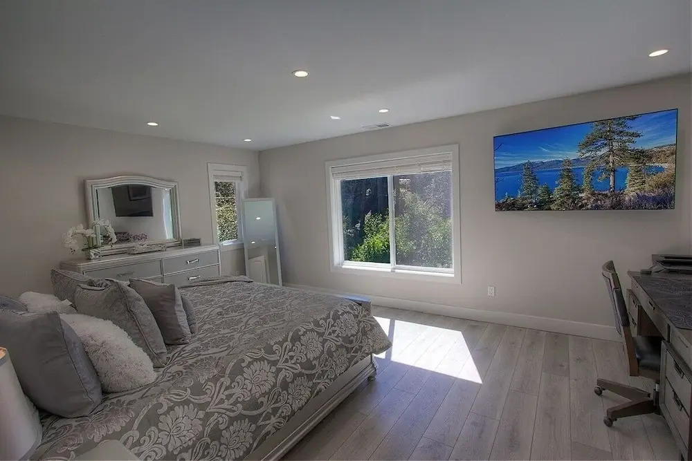 Creek Side Summit 4 Bedroom Home by RedAwning