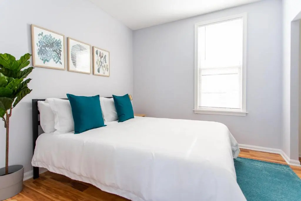 Stylish and Cute 2BR Apartment Near Wrigley!