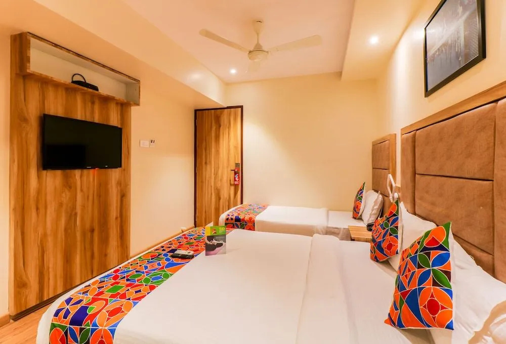 FabHotel Byaris International