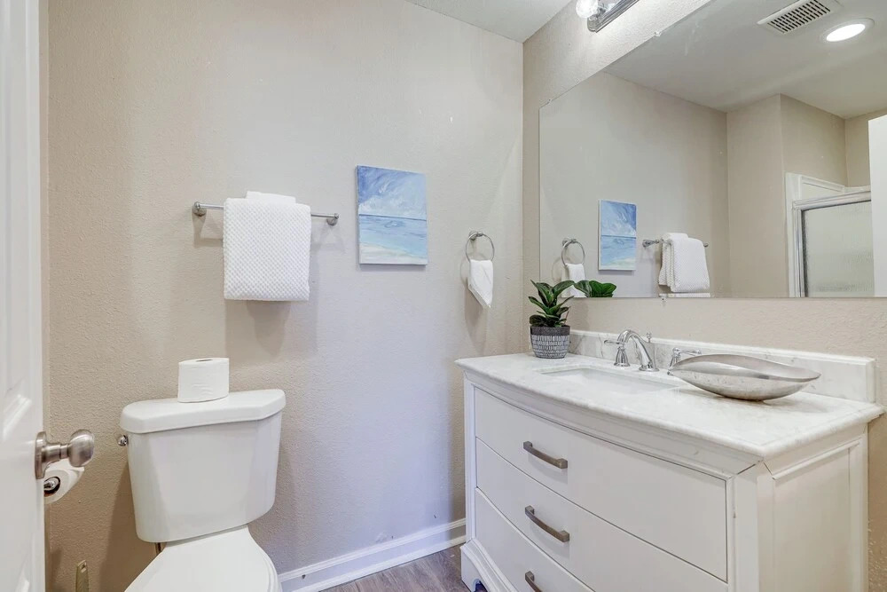 2 Mi to Beaches: Condo w/ Patio in Port Hueneme!