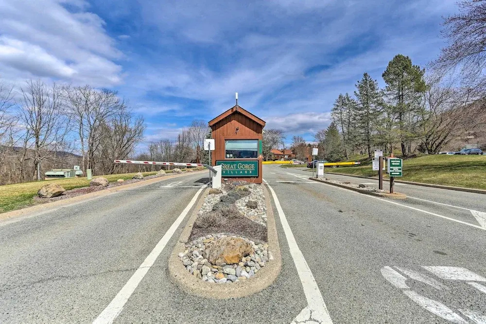 Mountain Creek Condo w/ Grill: Walk to Lifts!