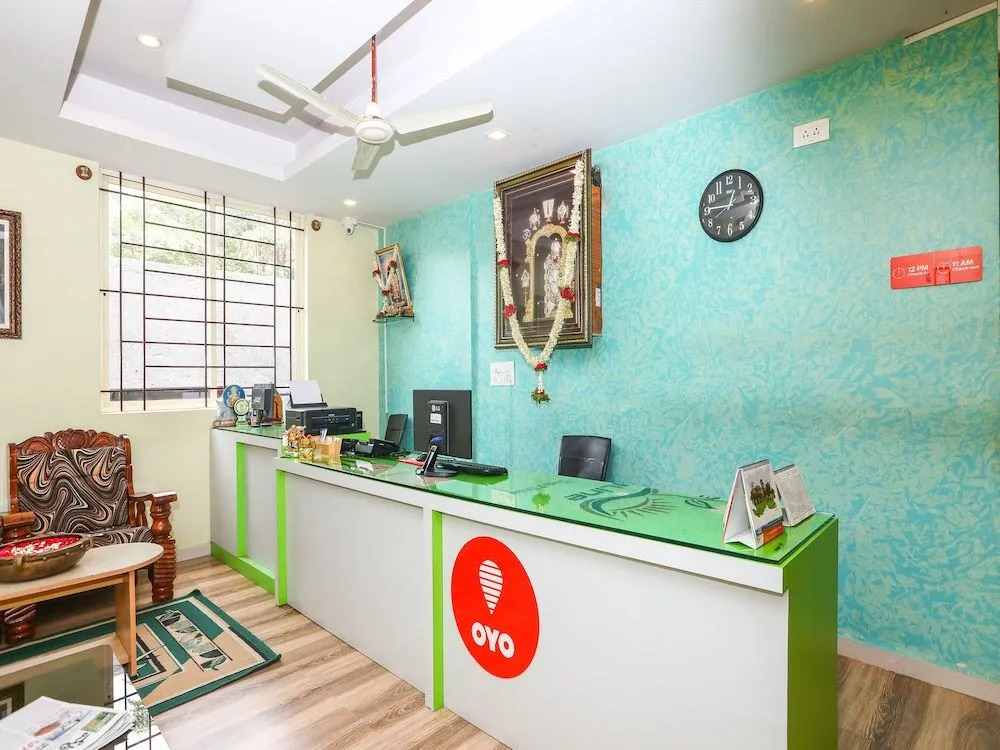 OYO 15725 Golden Residency