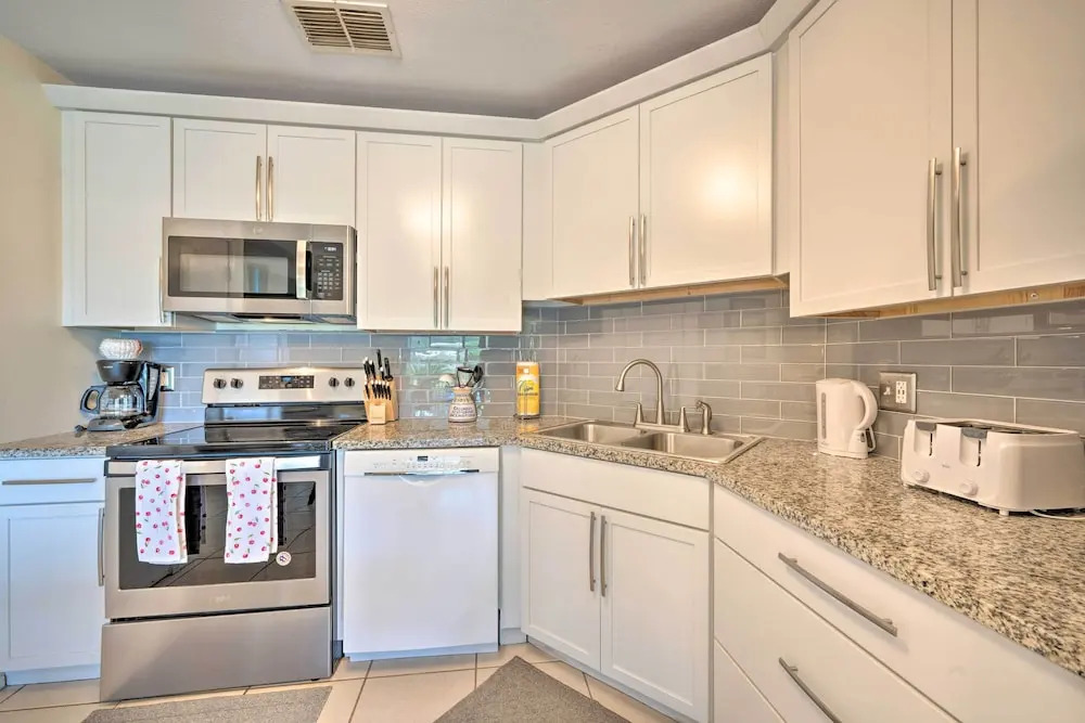 ~ 5 Mi to Theme Parks: Kissimmee Home w/ Pool