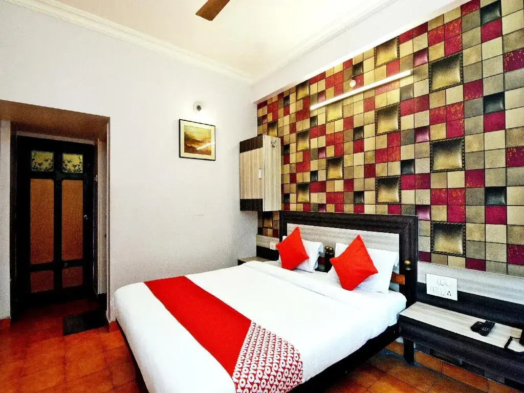 Hotel Majestic Deluxe Lodging by OYO Rooms