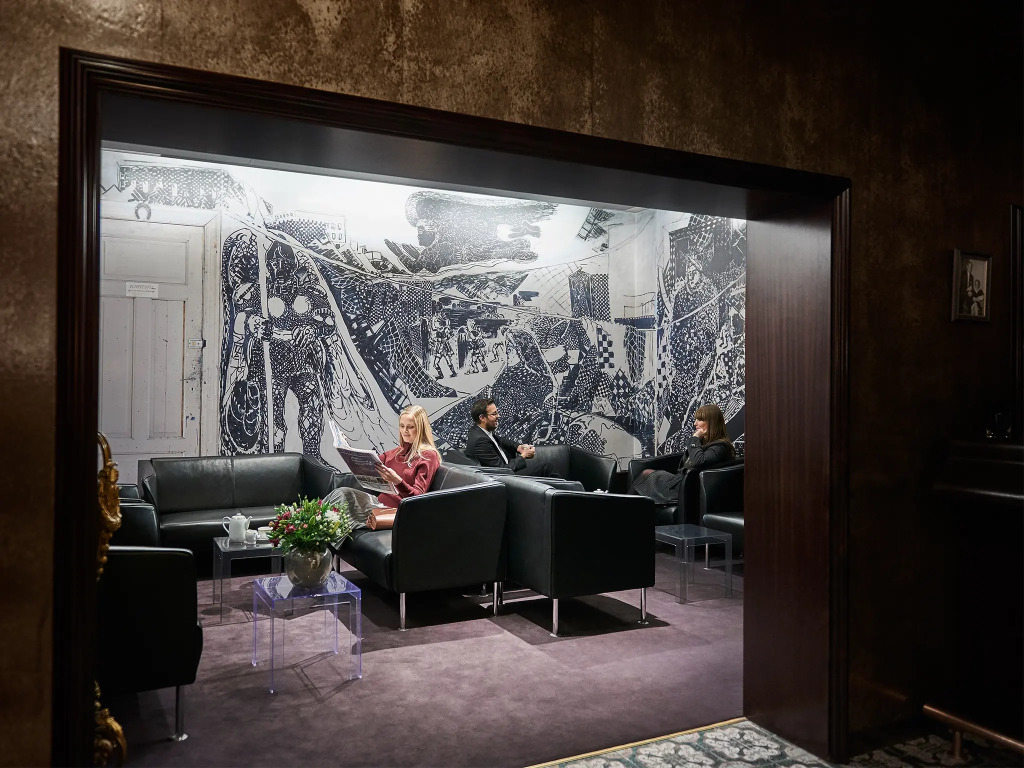 Отель Holt - The Art Hotel