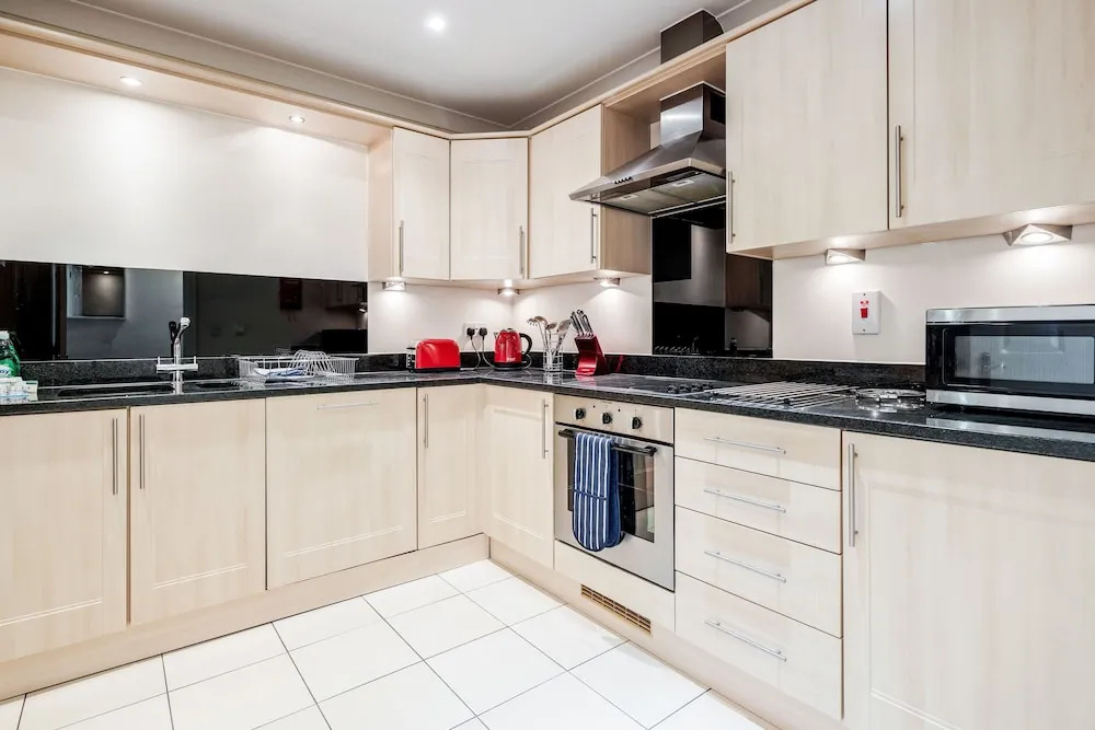 Roomspace Serviced Apartments - Royal Swan Quarter