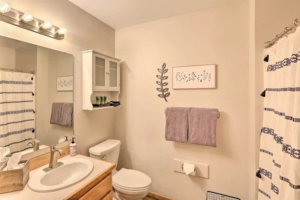 Red Lodge Townhome w/ Hot Tub & Mountain Views!
