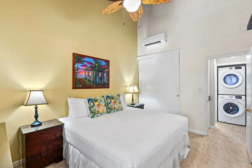 Kamaole Sands 7-406 - Courtyard and Ocean Views - Stunning Renovation - Split AC