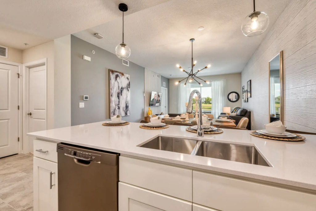 Amazing home with Mickey themed decorated bedroom near Disney