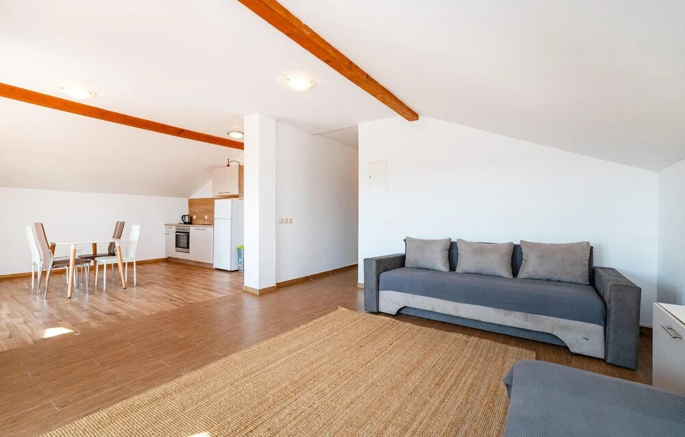 Nice Home In Posedarje