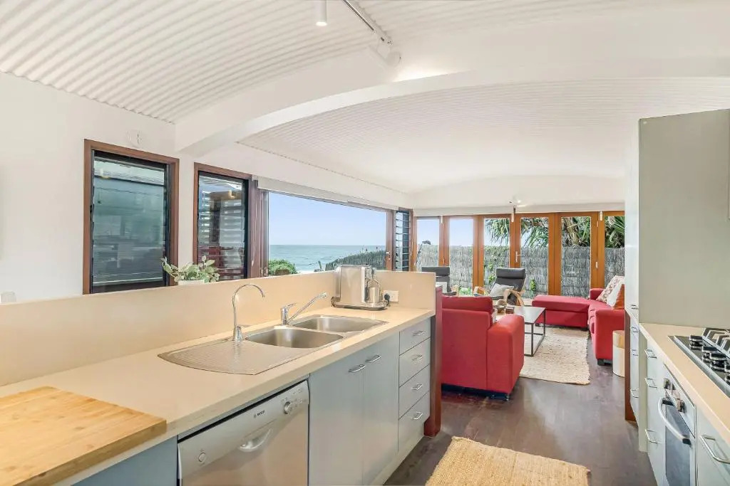 Fuller Holidays - Belongil Beachfront Pavilion, 18 Childe St