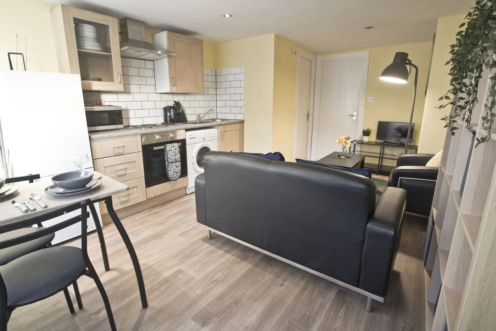 Short Stay Bristol - Church Apartment