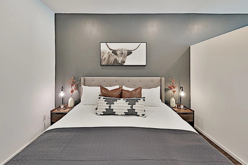 Illume Pool & Fitness Center Corner Unit 1 Bedroom Condo