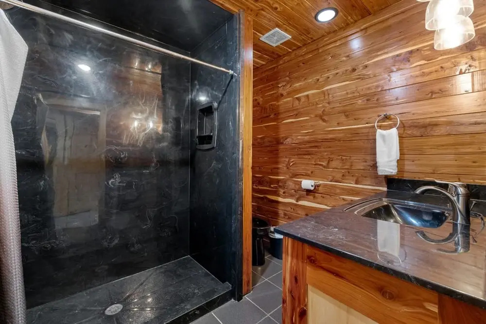Blue Bass Lodge Pine Getaway With Hot Tub Fire