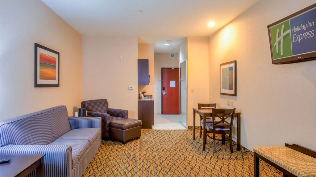 Holiday Inn Express Hotel and Suites Elk City by IHG