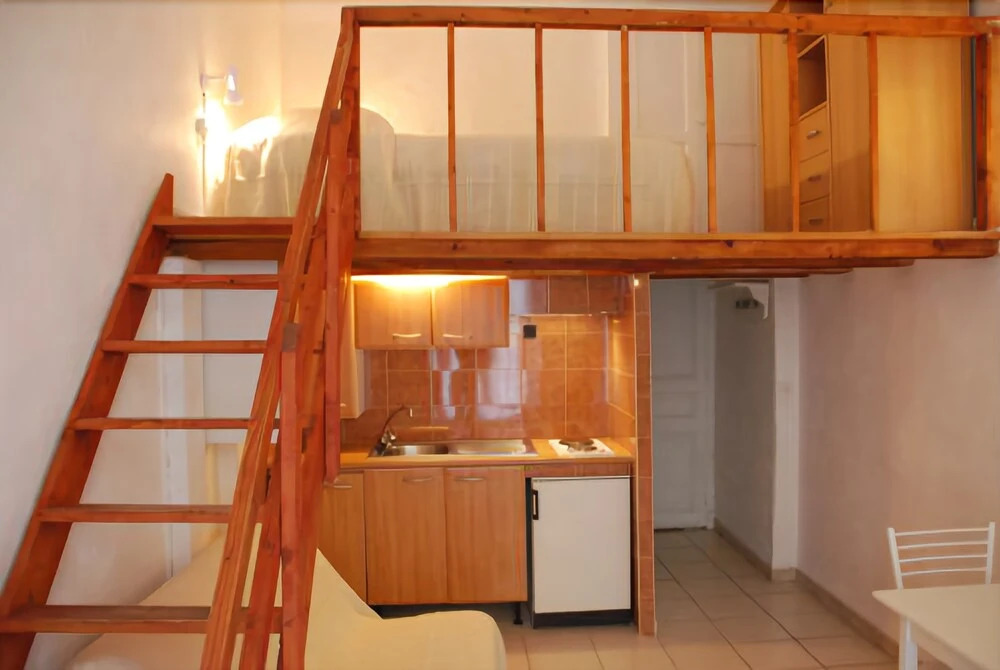 STUDIOS PARISIENS
