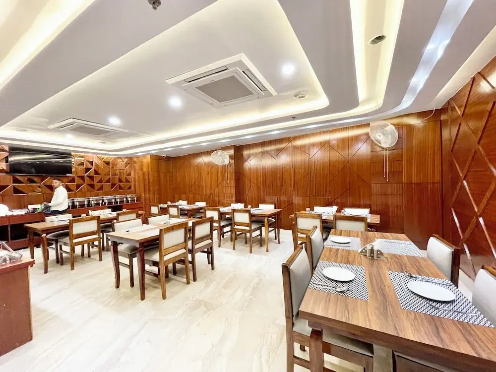 Hotel Mantavya - Varanasi near Temple