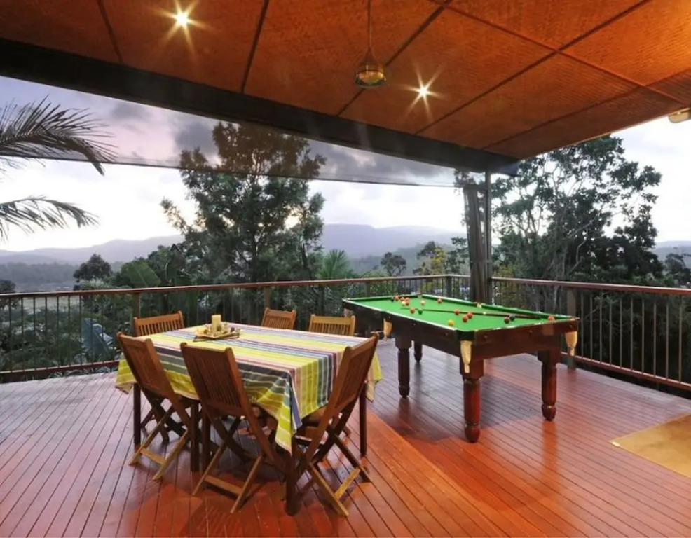 Hilltop Views - Cannonvale