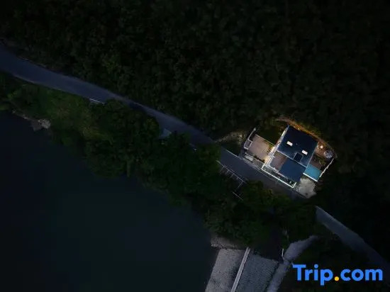 Misty Yunshan Villa · Private Hot Spring & Creek Inn (Anji Canyon Rafting)
