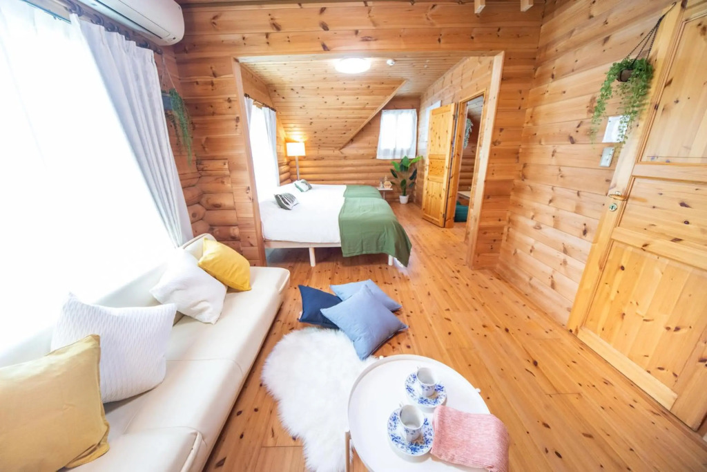 Awaji Large Log house in Goshiki 2