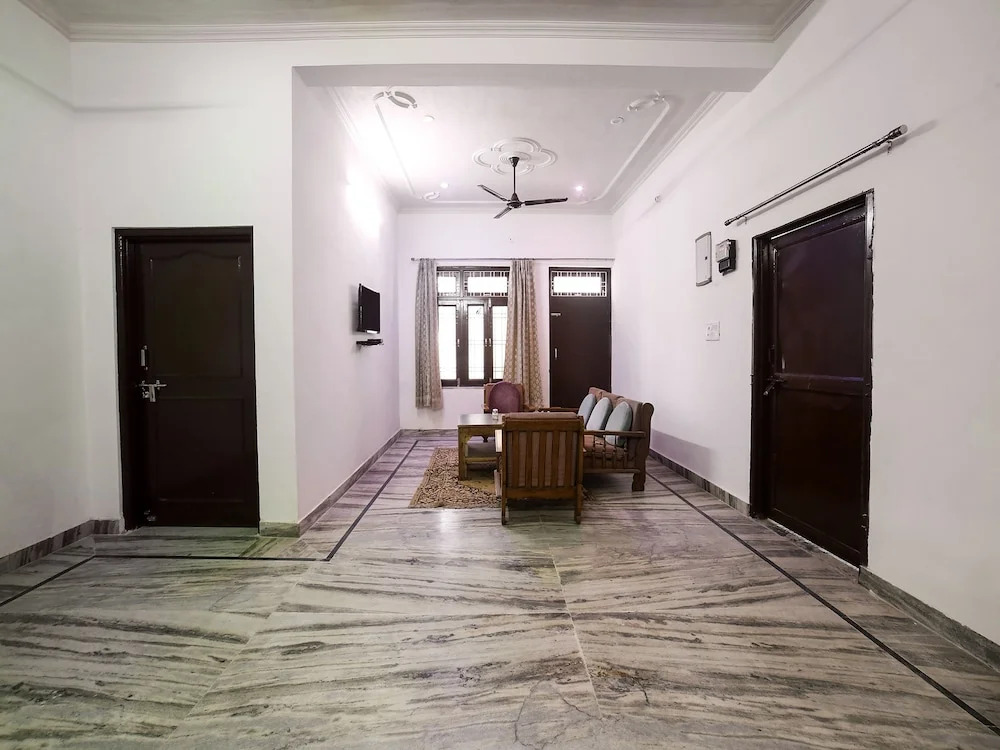 OYO Home 22635 Modern Villa 3BHK