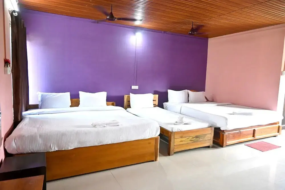 Rahaman Farm House Lataguri  Murti