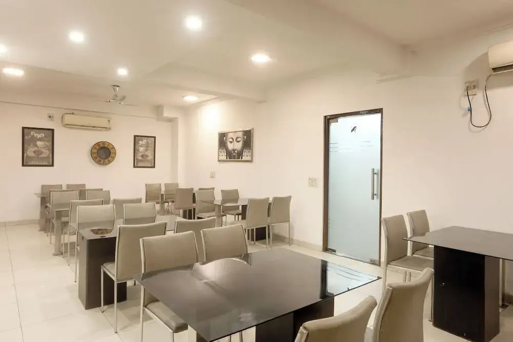 Hotel Emerald Suites & Banquet By Aura
