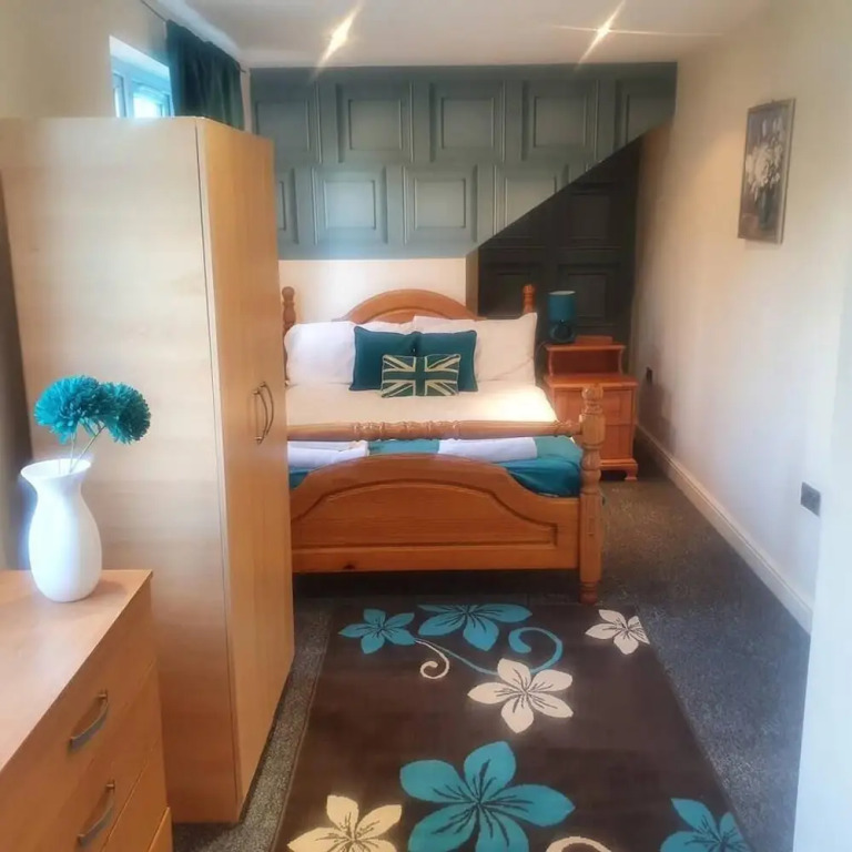Lovely 4-bed Apartment in Harrow