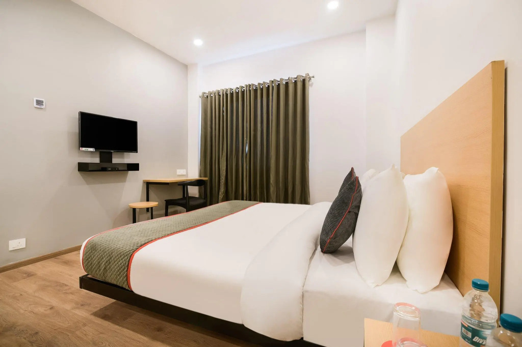 Townhouse The Awadh Airport