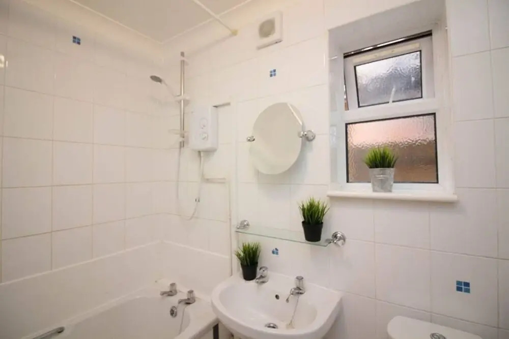 Stayzo Penthouse Accommodation 2- Premier Lodge