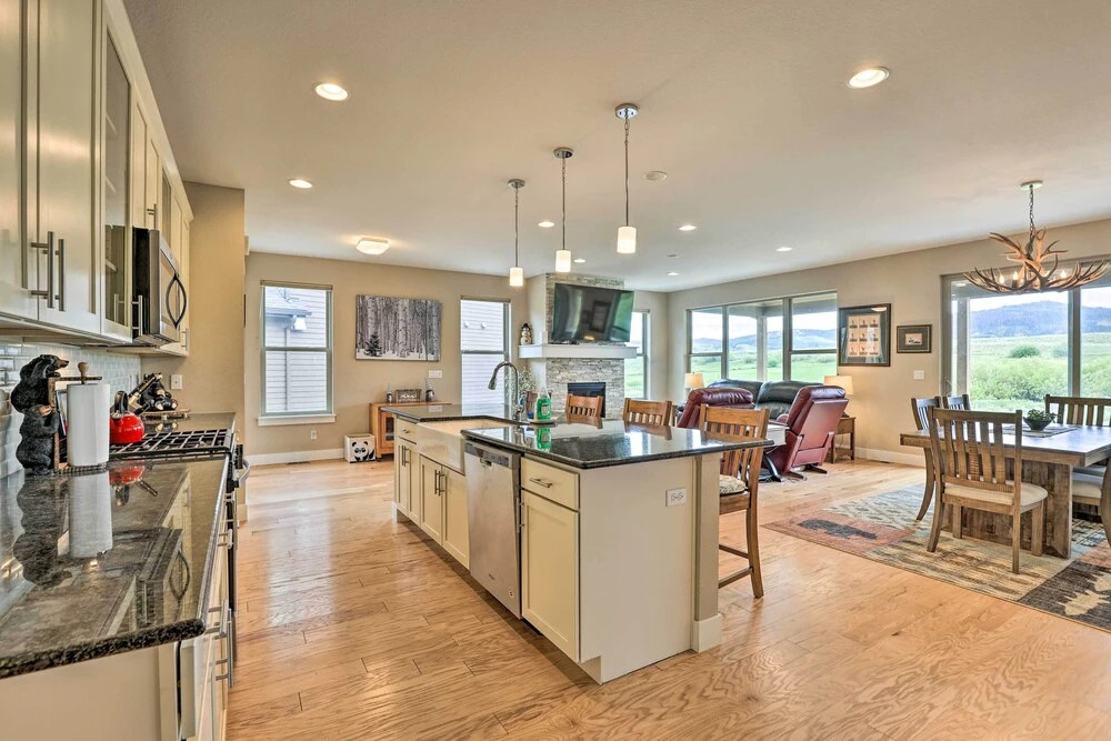 3 Mi to Granby Ranch: Home w/ Hot Tub & Mtn Views!
