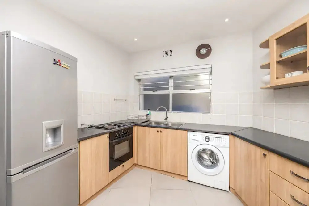 Spacious 1 Bedroom Apartment in Claremont With Great Views