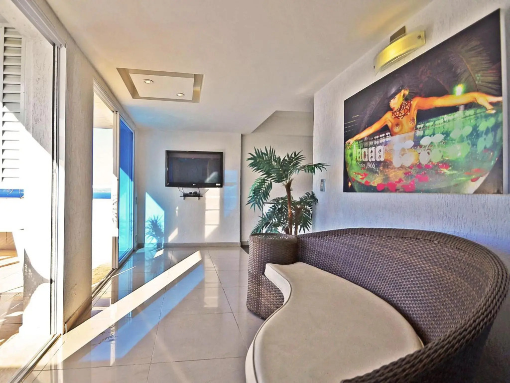 Beautiful 4BR duplex penthouse