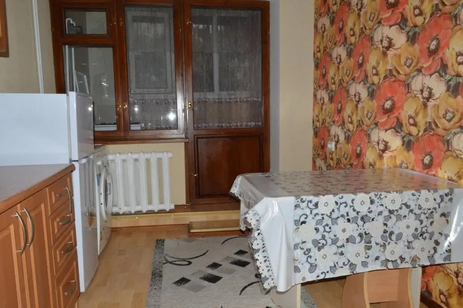 Apartment on Toktogula, 93