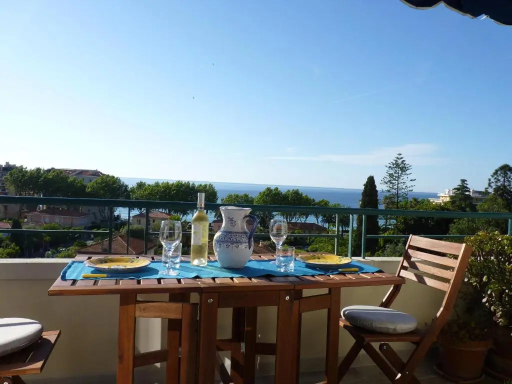 Neptune 5, top floor, sea view